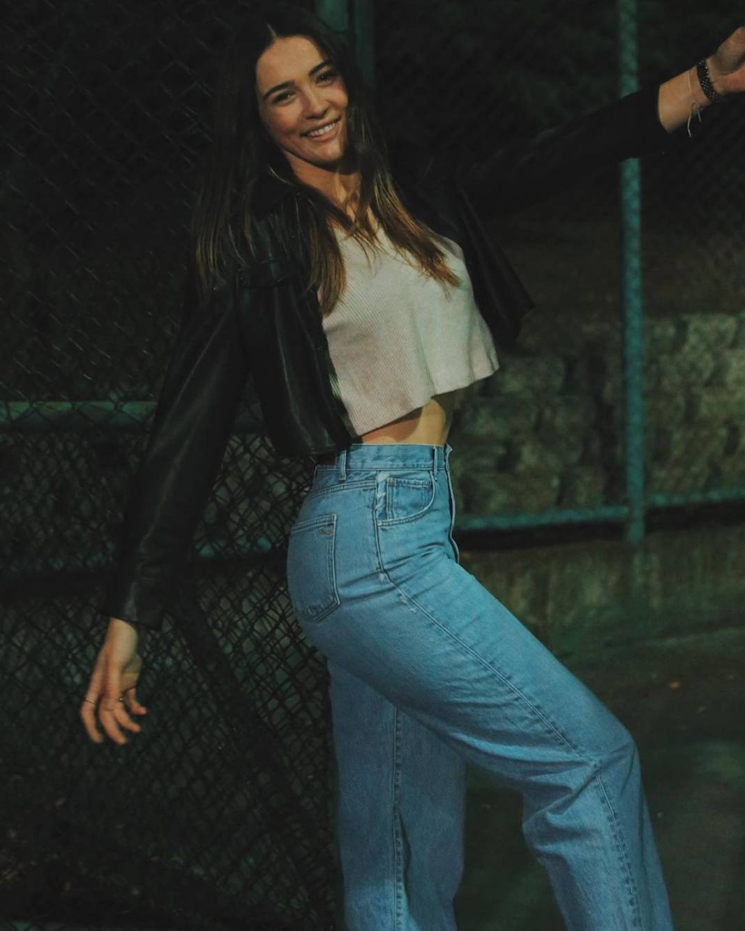 Zehra Güneş dekolteli fotoğraf paylaştı, sosyal medya yıkıldı! Yüz binlerce kez beğenildi, herkesi kendine hayran bıraktı 39